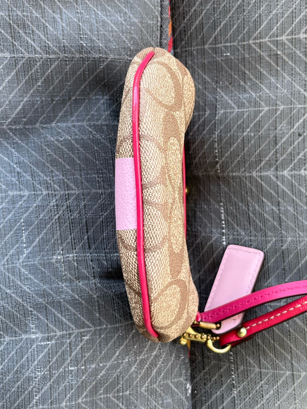 Like New Coach Kiss-lock Coin Purse/Wristlet with Striped Hang Tag - Picture 14 of 16